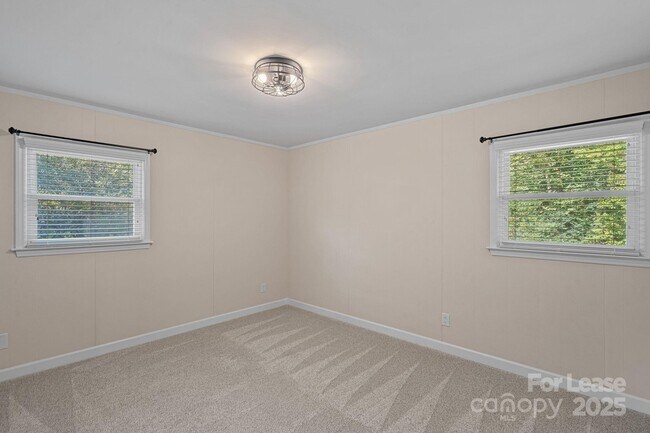 Building Photo - 540 Hoover Rd