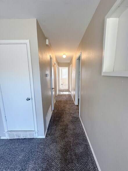 Building Photo - 430 NW Mission Blvd