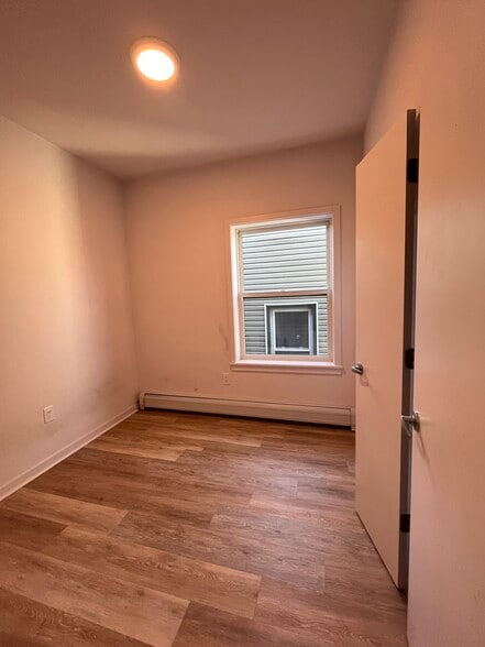 444 Bergen 3L - 441 Bergen Ave