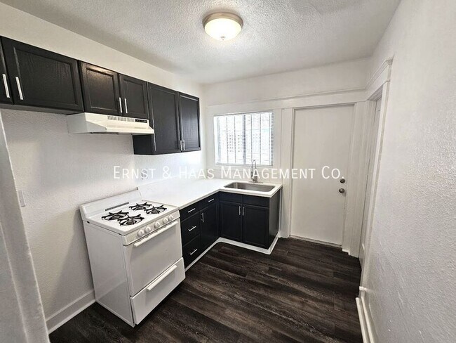 Primary Photo - 1306 E Hellman St