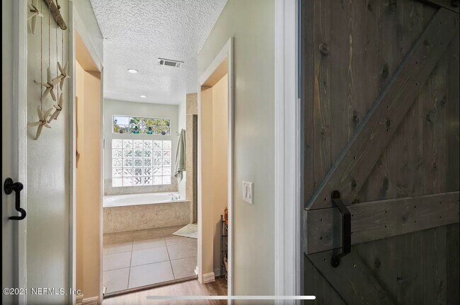 Building Photo - Beautiful 3/2 in Desirable John's Creek