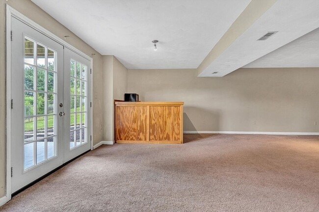 Building Photo - 535 Hillview Dr
