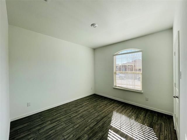 Building Photo - 517 Peel St