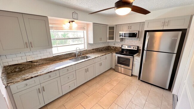 Building Photo - Charming 2-Bedroom Home with Solar Panels ...