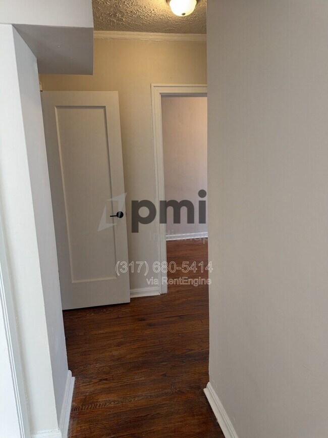 Building Photo - 1 W 28th St