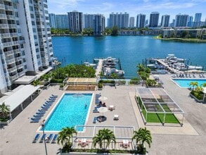 Building Photo - 18011 Biscayne Blvd