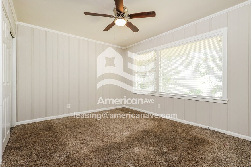 Building Photo - 3965 Mosley Dr