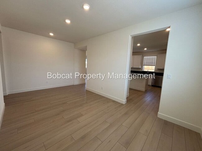 Building Photo - 1484 W Sunset Way