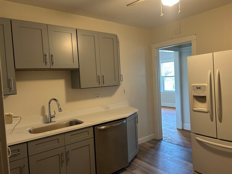 Kitchen - 5021 W Belden St