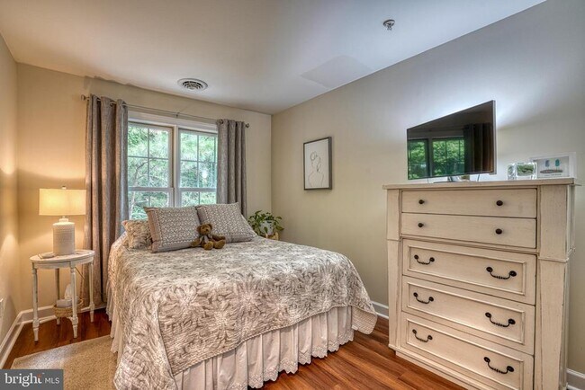 Building Photo - 28463 Pinehurst Cir