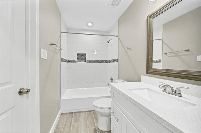 Building Photo - 5807 Southmund St