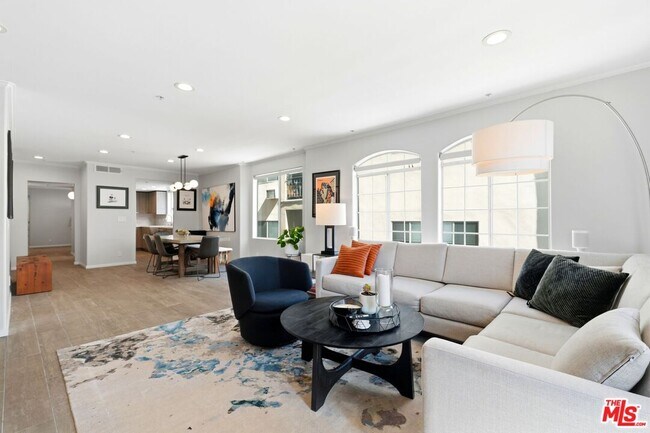 Building Photo - 1842 Greenfield Ave