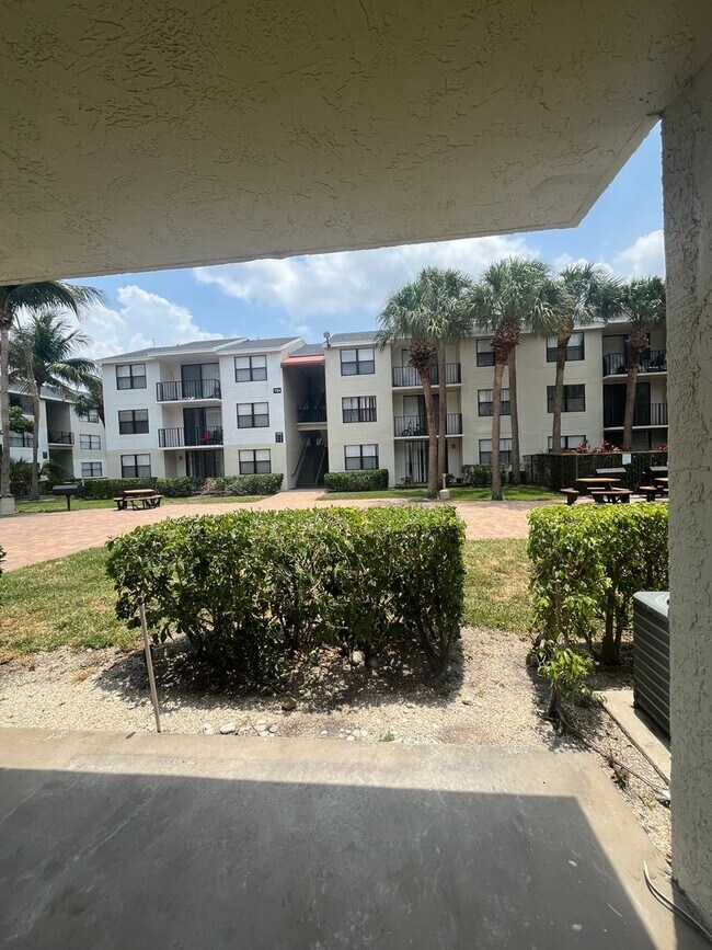 Building Photo - 706 Executive Center Dr