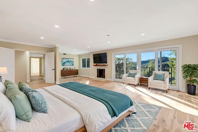 Building Photo - 16608 Park Ln Cir