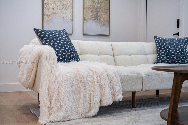 Building Photo - 12325 NE 11th Pl