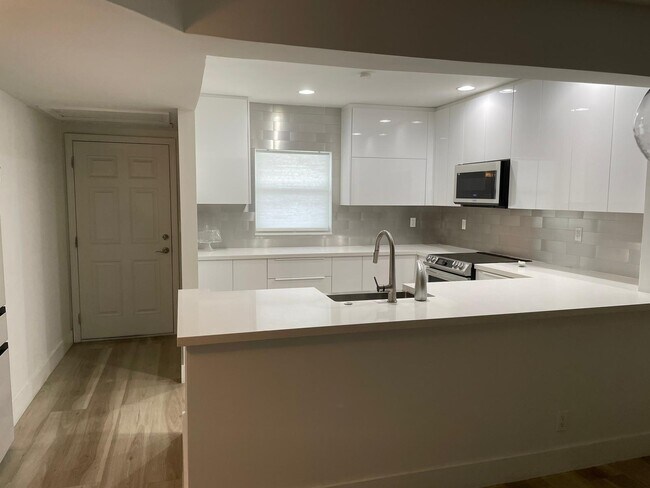 Building Photo - 250 NE 20th St