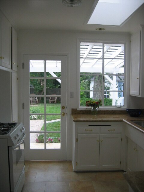 Building Photo - 5726 Encino Ave