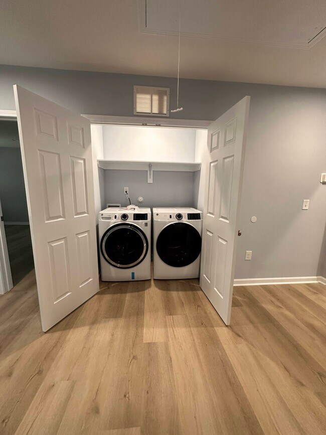 Building Photo - 517 Cardamon Ct