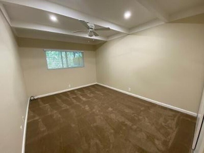 Building Photo - Large 2 Bed 2 Bath Apartment In Downtown L...