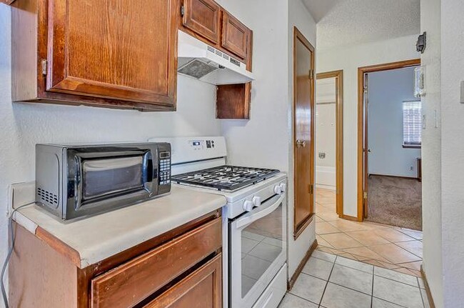 Building Photo - 4886 Maureen Cir
