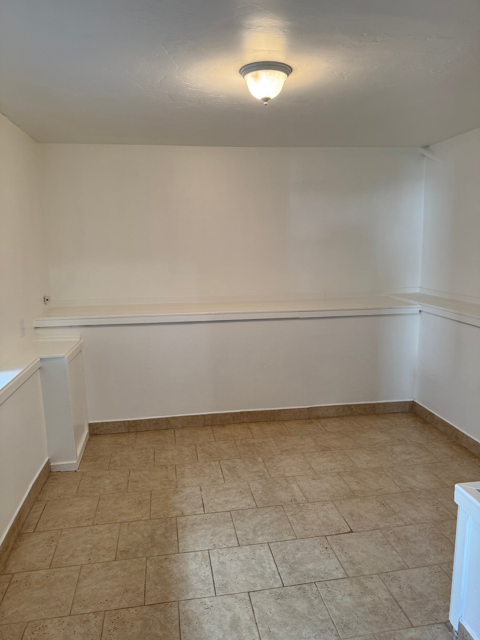 Building Photo - 414 Monterey Ln