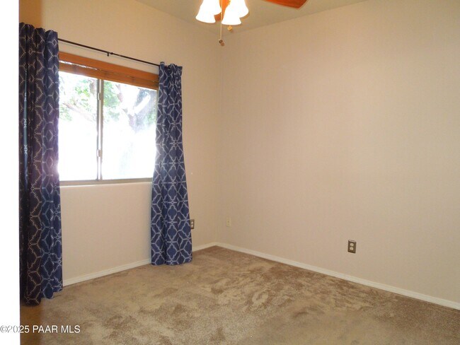 Building Photo - 5819 N Bronco Ln