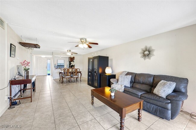 Building Photo - 141 Cypress Way E