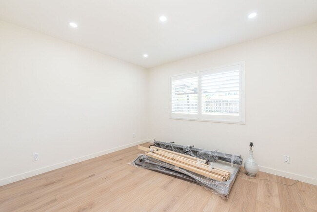 Building Photo - Completely Renovated 4 Bed / 3 Bath Home for Rent in Prime Tustin