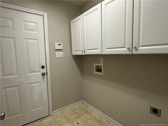 Building Photo - 3679 Pioneer Dr