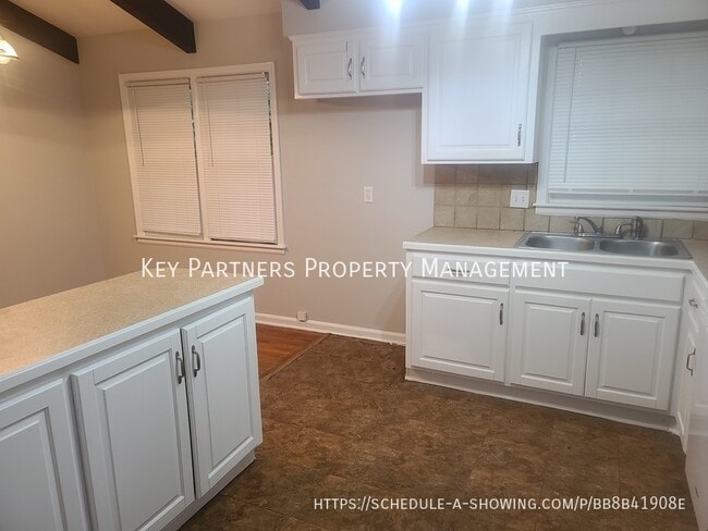 Building Photo - 7115 Larsen-