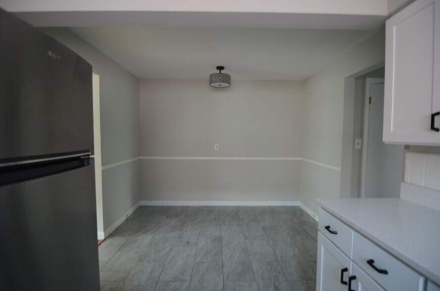 Building Photo - 4048 Longford Dr