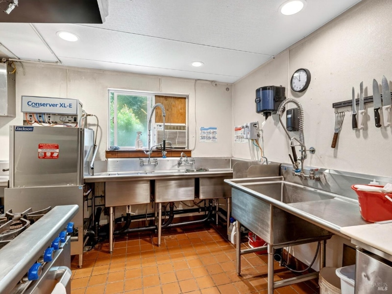 Building Photo - 16451 Golf Rd