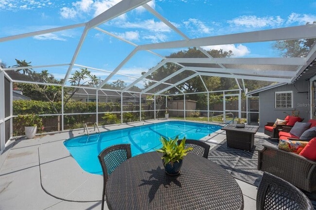 Building Photo - 1010 E Fern St