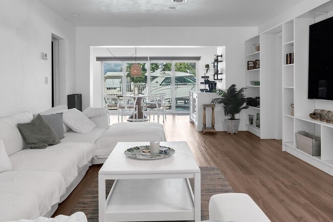 Building Photo - 2233 SE 15th St