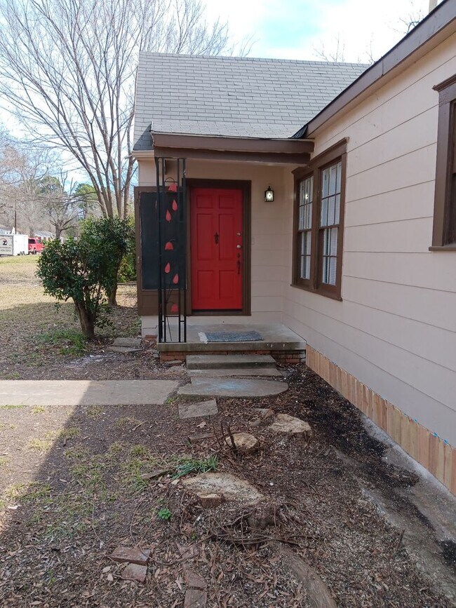 Building Photo - 103 E Robinson Pl