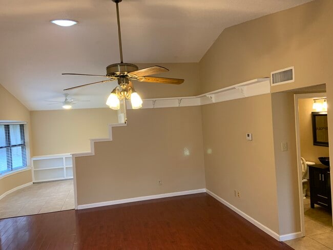Building Photo - 2501 Majestic Dr