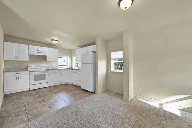 Building Photo - Nestled in DT OCC- Updated 2 bed 1 bath, w...