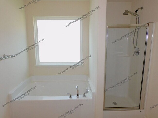 Building Photo - 2627 Leighswood Dr