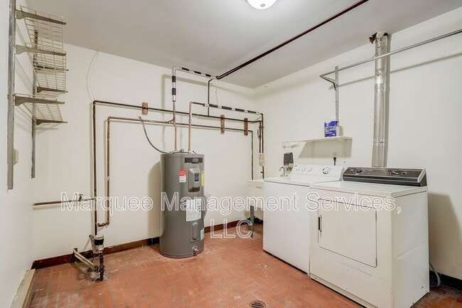 Building Photo - South Bird Street - 416