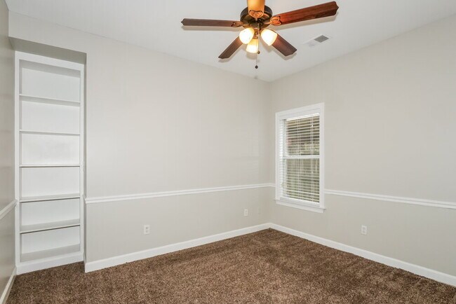 Building Photo - 2644 Graystone Dr