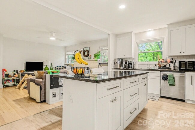 Building Photo - 2120 Rocky Knoll Dr