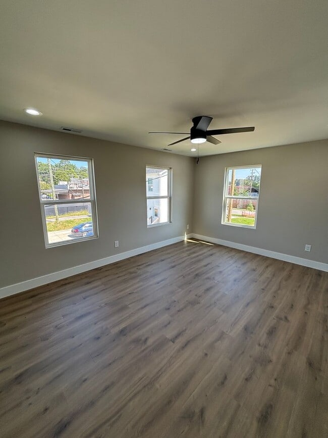 Building Photo - 3131 Linden Ave