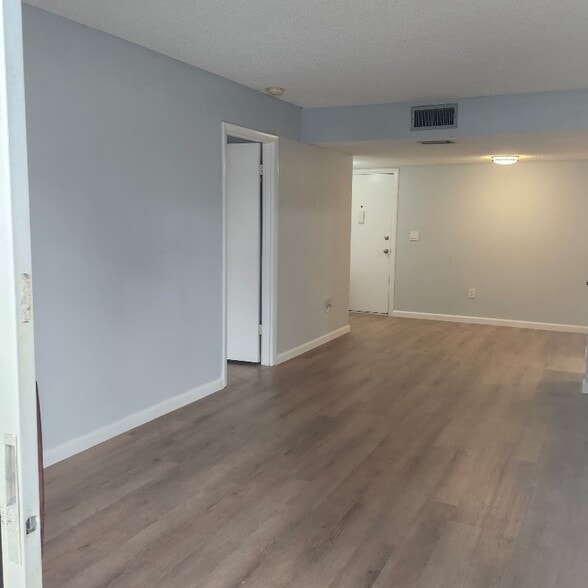 Building Photo - 950 S Kanner Hwy