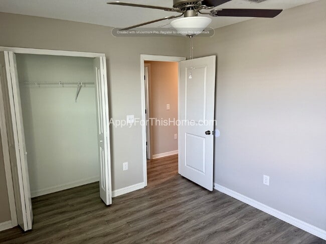 Building Photo - Single Family Home - 6 Bedroom