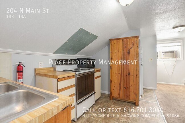 Building Photo - 204 N Main St