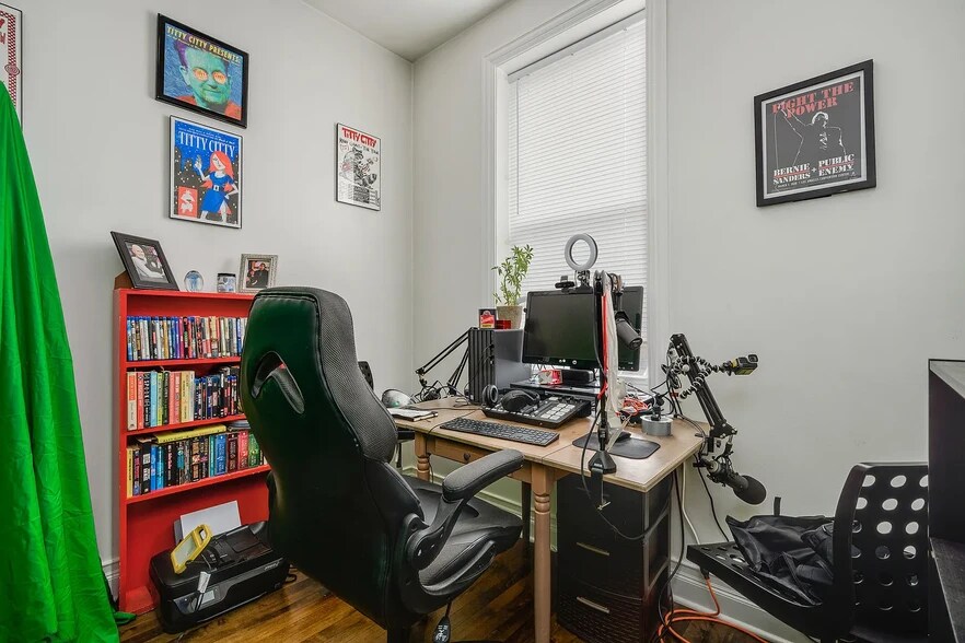 Building Photo - 3244 N Hamlin Ave