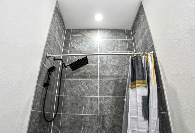 Building Photo - 9705 Garcroft St