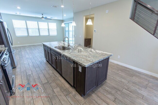 Building Photo - 2095 S Saguaro Dr