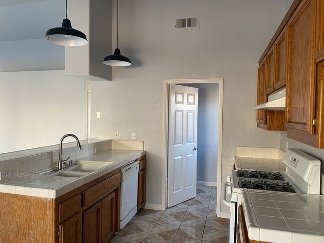 Building Photo - COMING SOON!! VERY NICE HOME 4 BEDROOM 2 BATHS