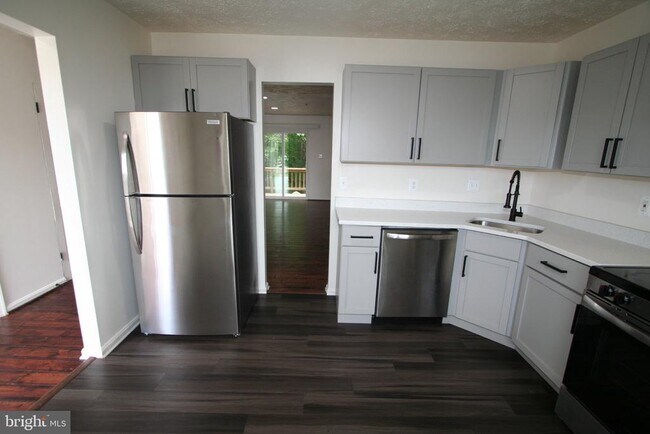 Building Photo - 124 Azalea Ct